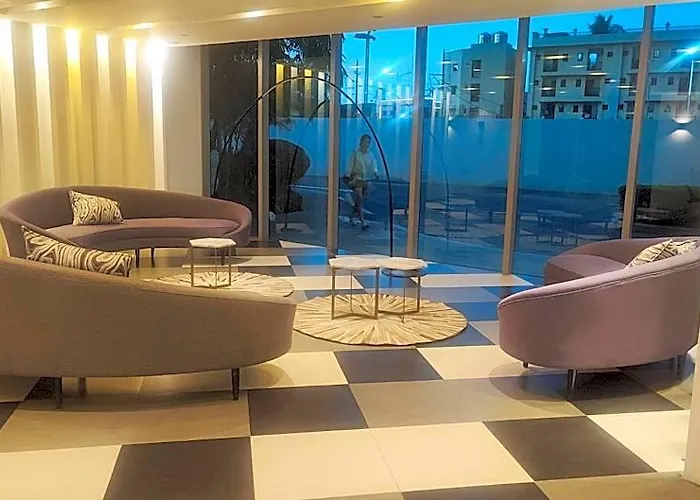 Aveline Executive View@acqua